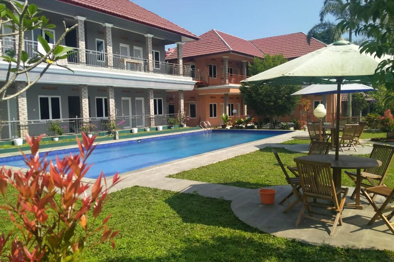 Villa Batu Tua Puncak Mitra Reddoorz Богор Екстер'єр фото
